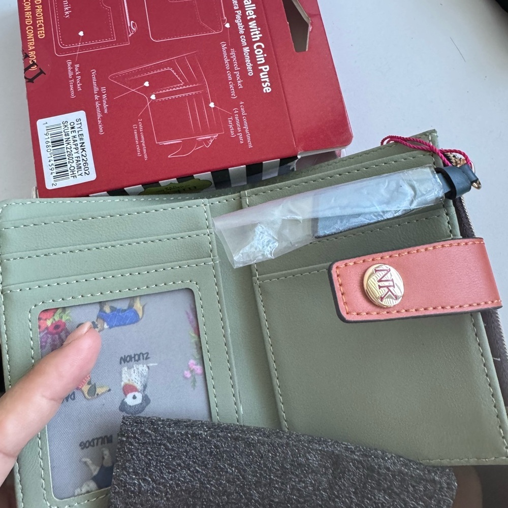 Nikky Nicole Lee Dog Print Wallet w/ Coin Purse – New w/ Damaged Box - Picture 8 of 9